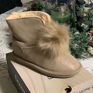 NWT BearPaw Tan Pewter Booties with Fur Trim
